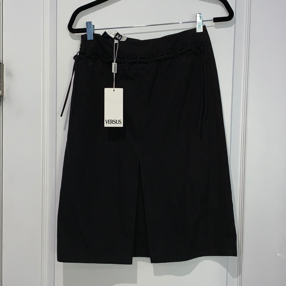 BLACK VERSUS SKIRT SIZE 42